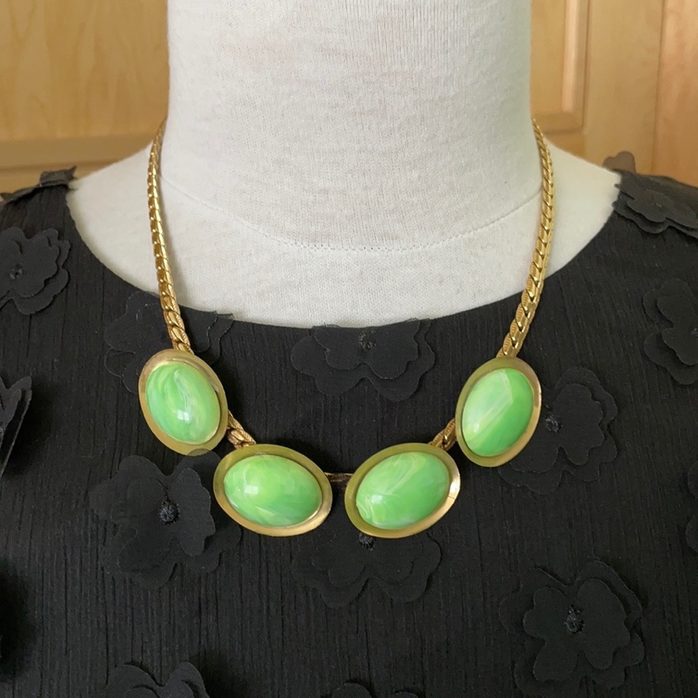 💥2 for $20 Vintage ‘70’s Necklace With Jade-Coloured Gemstones